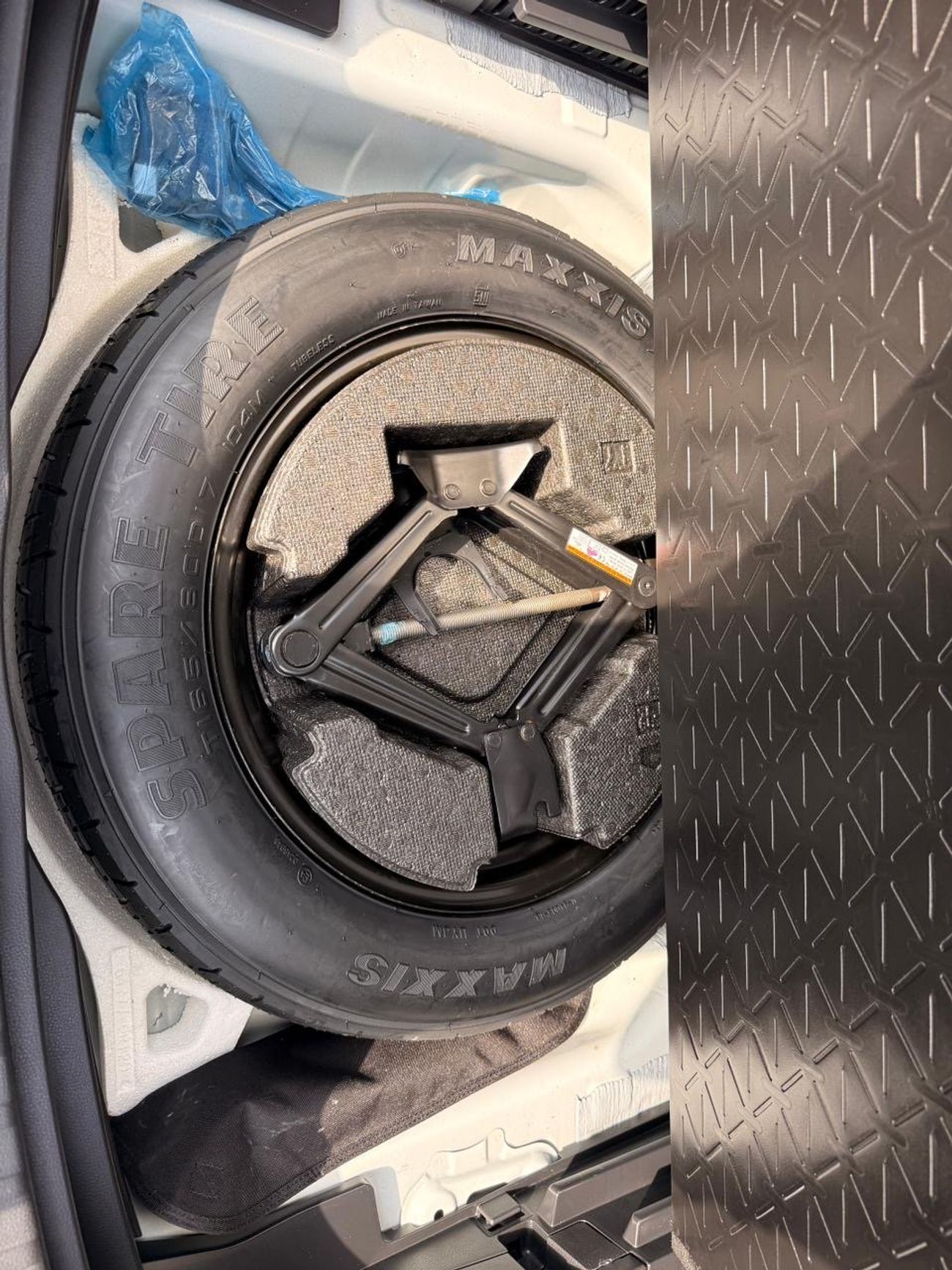 تويوتا راف ٤ XLE 2.5L