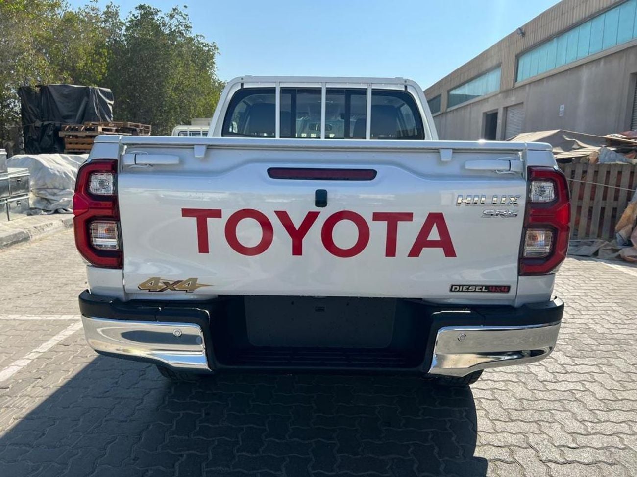 Toyota Hilux SR5 (NON GCC) Hilux 2.4 diesel Full option  Push start GCC