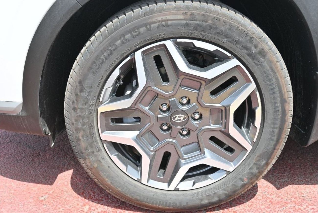 Hyundai Santa Fe Hyundai Santa Fe 2.5L Petrol, SUV, FWD, 5 Doors, Front Electric Seats, Panoramic Roof, Cruise Contro