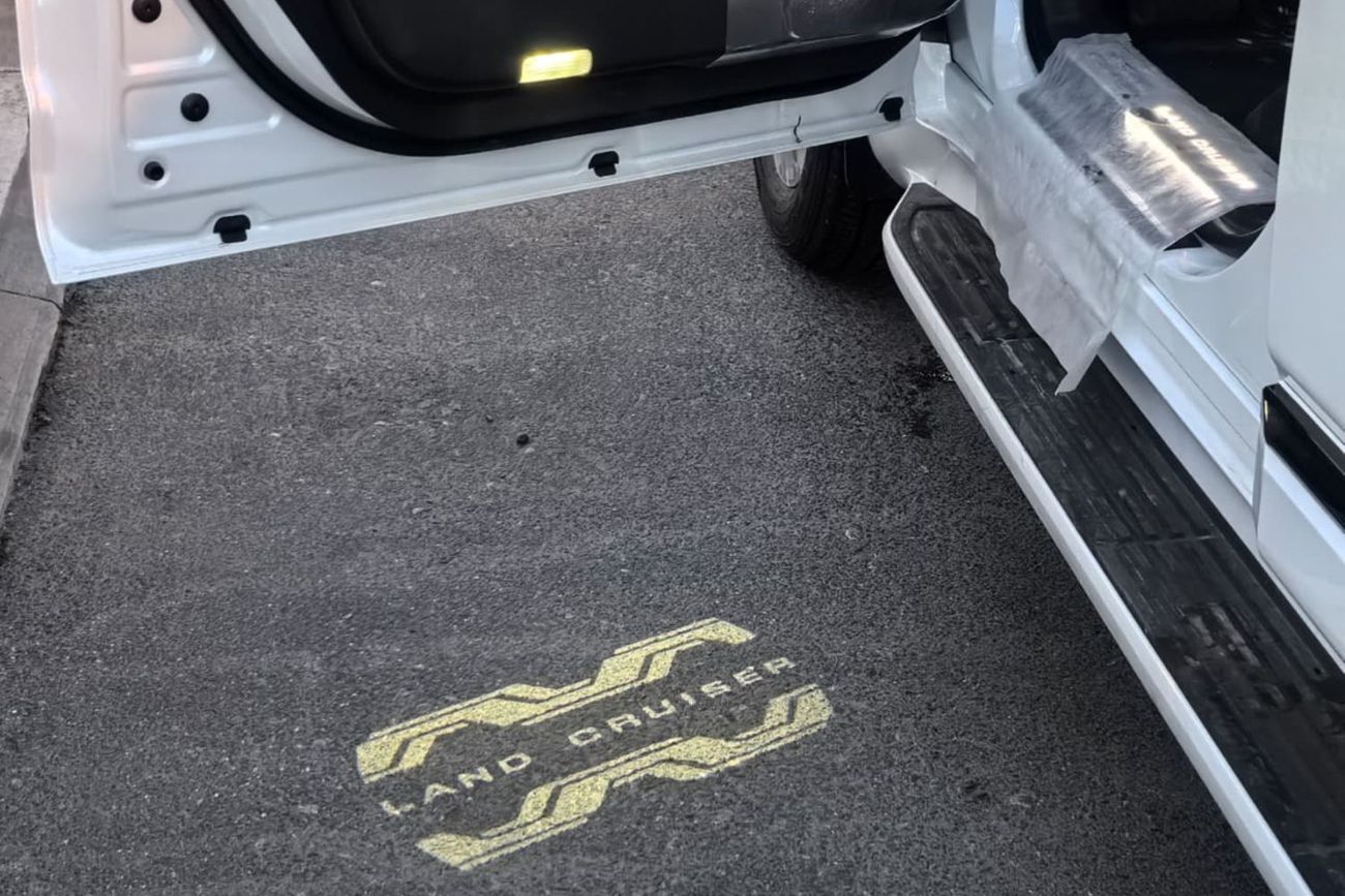 تويوتا لاند كروزر TOYOTA LAND CRUISER VXR 3.5L HYBRID 4WD JBL SPEAKERS  2026