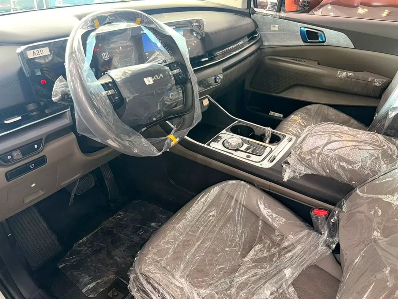 Kia Carnival 9 SEATS (WARRANTY WITH ADDITIONAL CHARGE)