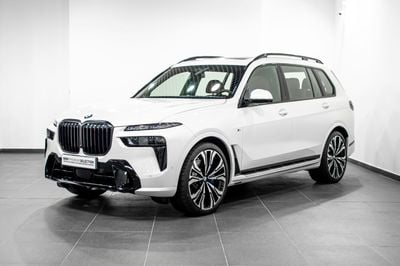 بي أم دبليو X7 XDRIVE40i لوكس M SPORT PACKAGE سيارة X7 xDrive40i الفاخرة مع باقة M الرياضية، 7 مقاعد