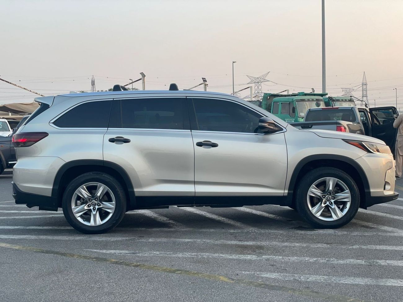 تويوتا هايلاندر 2016 Toyota Highlander Limited Edition 3.5L V6 Full Option 7 Seater - With Radar Leather Electric se