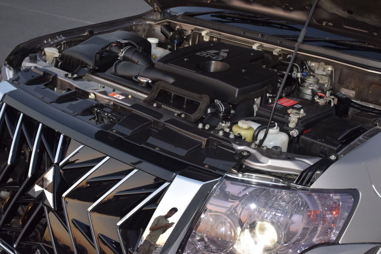 ميتسوبيشي باجيرو Right Hand (Diesel 3.2L)