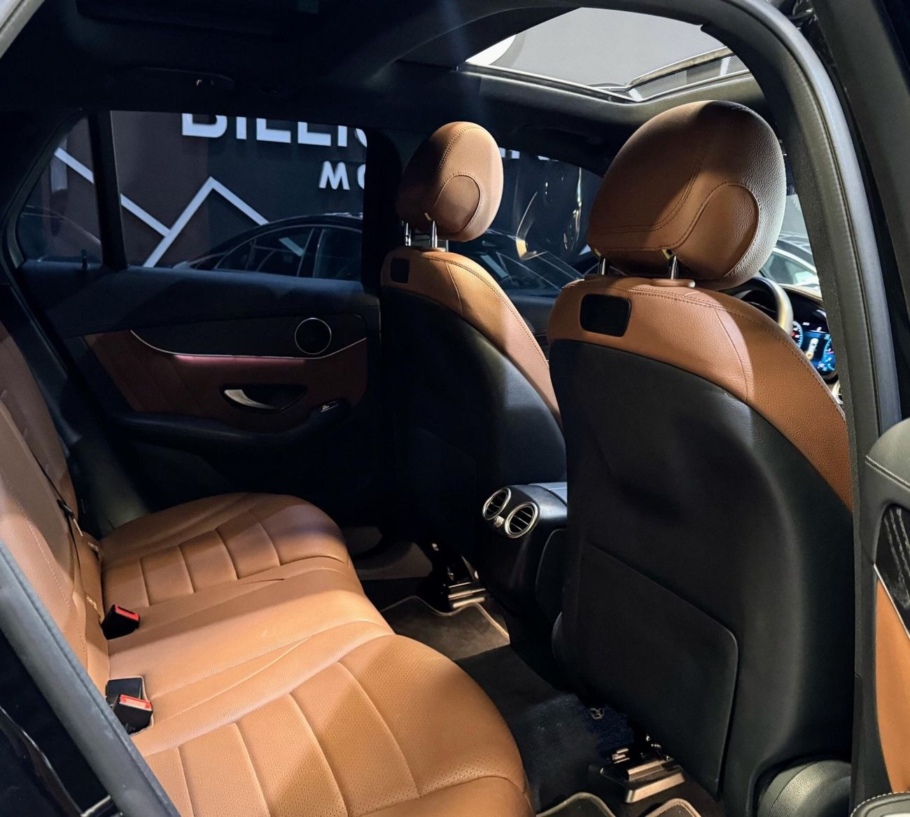 مرسيدس بنز GLC 200 Premium + 2.0L