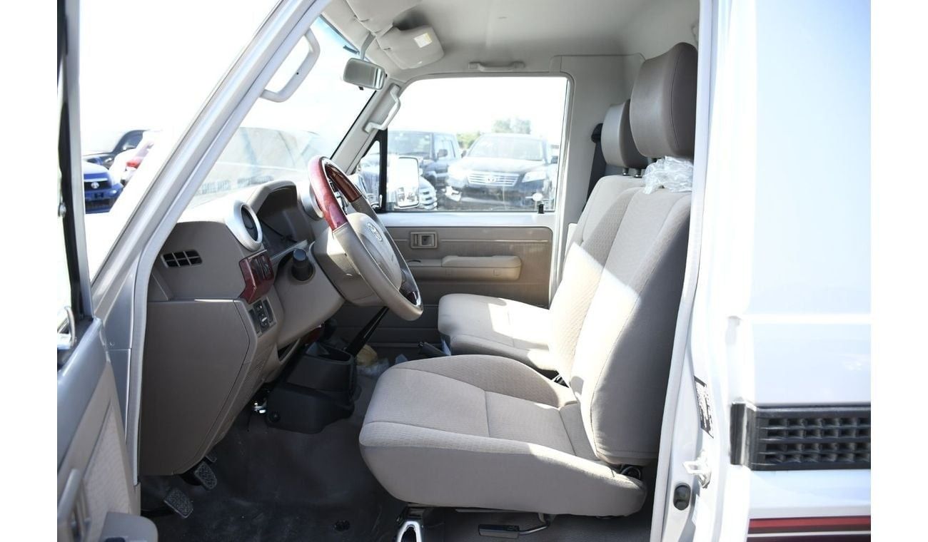 Toyota Land Cruiser Pick Up 4.0L V6 Petrol  ( ready stock available )