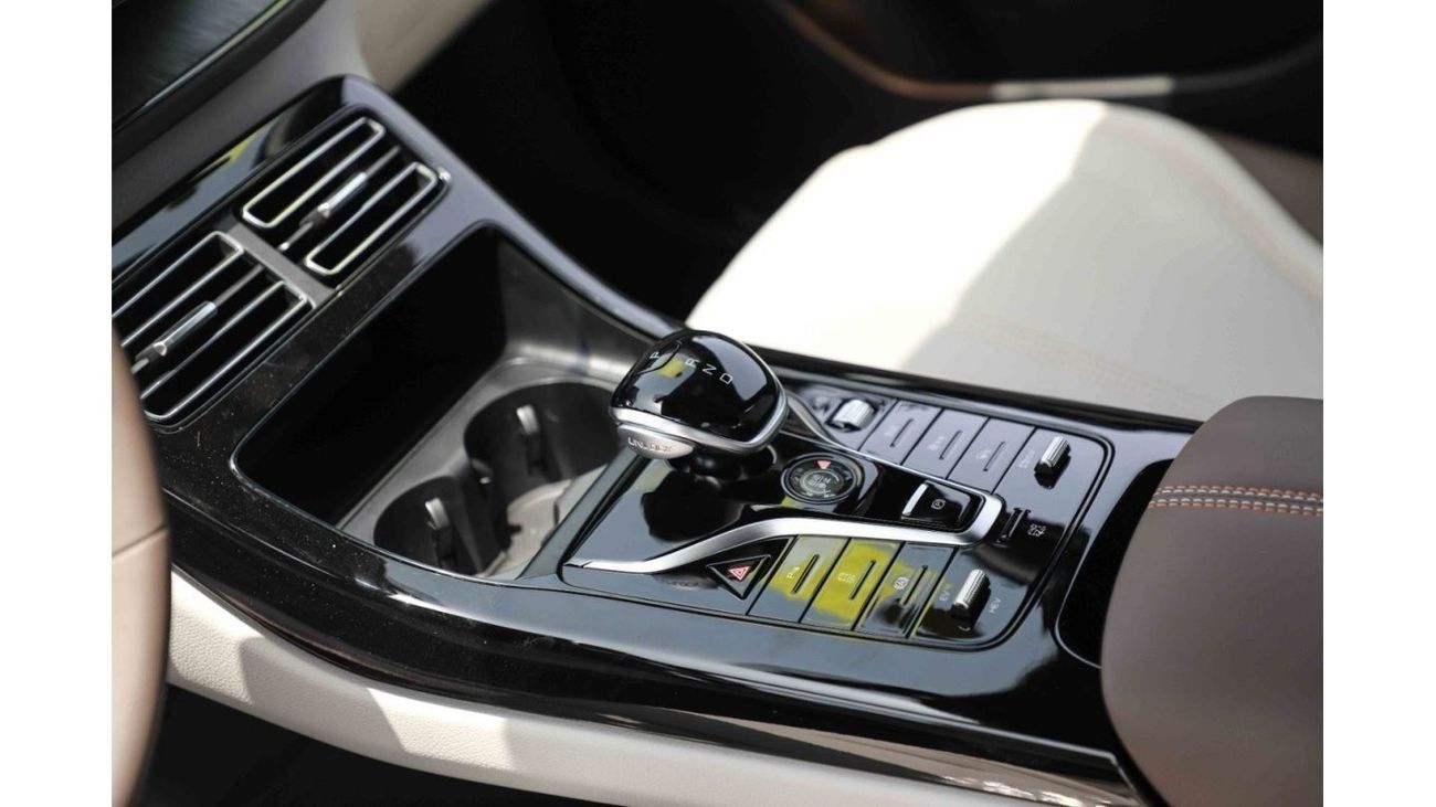 بي واي دي كين بلاس 2024 BYD Qin Plus DM-i Honor Lead 1.5 plug-in Hybrid - أبيض من الداخل بني | للتصدير فقط