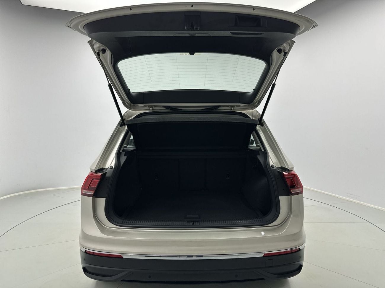 Volkswagen Tiguan LIFE 1.4L | VW Certified | Smart Tech Edition with Camera and Sensors | GCC Specs