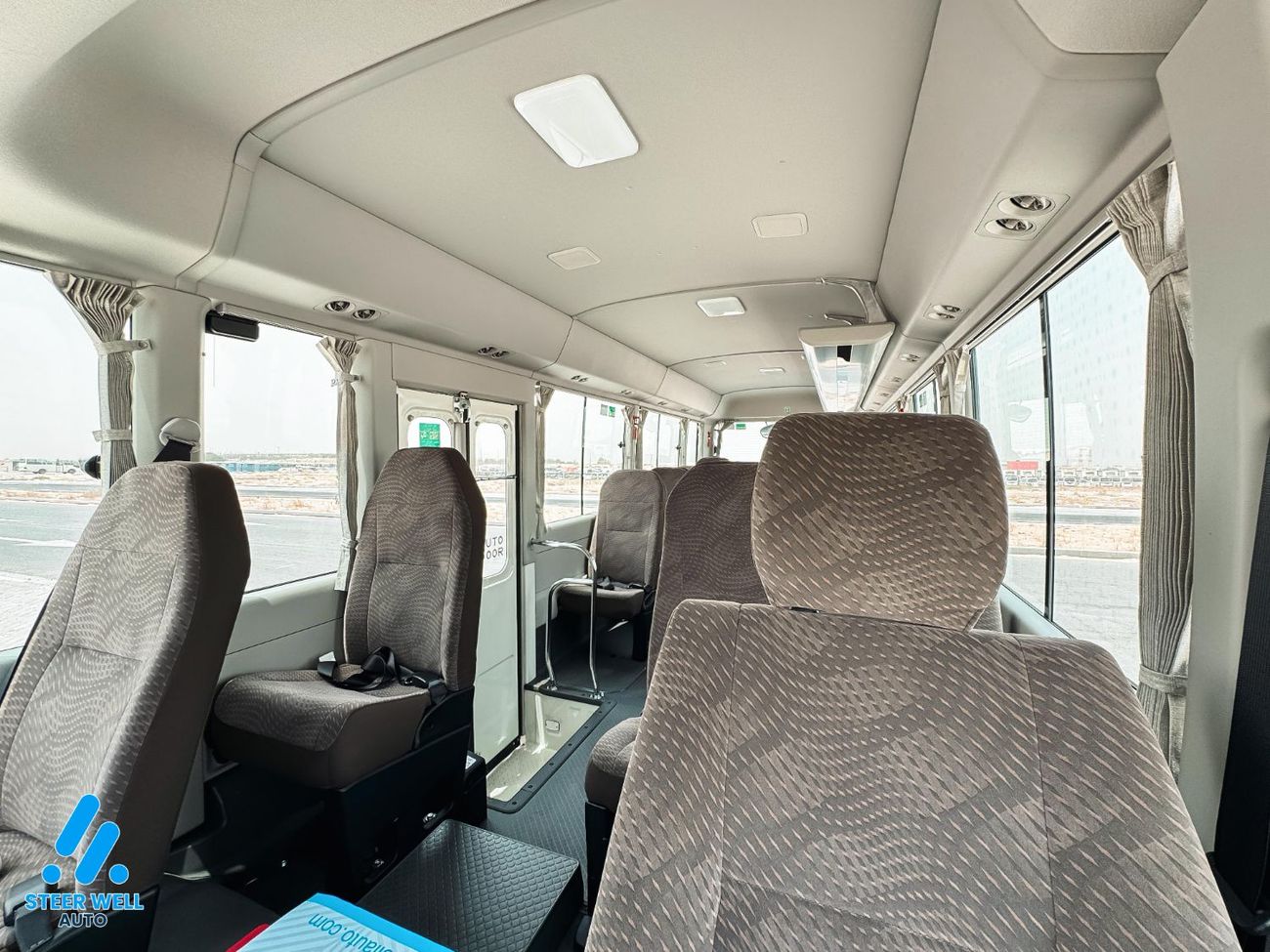 Toyota Coaster 23-Seater Bus 4.0L Diesel RWD GCC Specs Full Option White