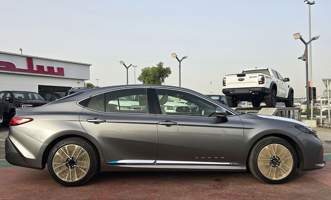 Toyota Camry Toyota Camry LE 2.5L Hybrid A/T FWD Sedan GCC Silver color 2026 model