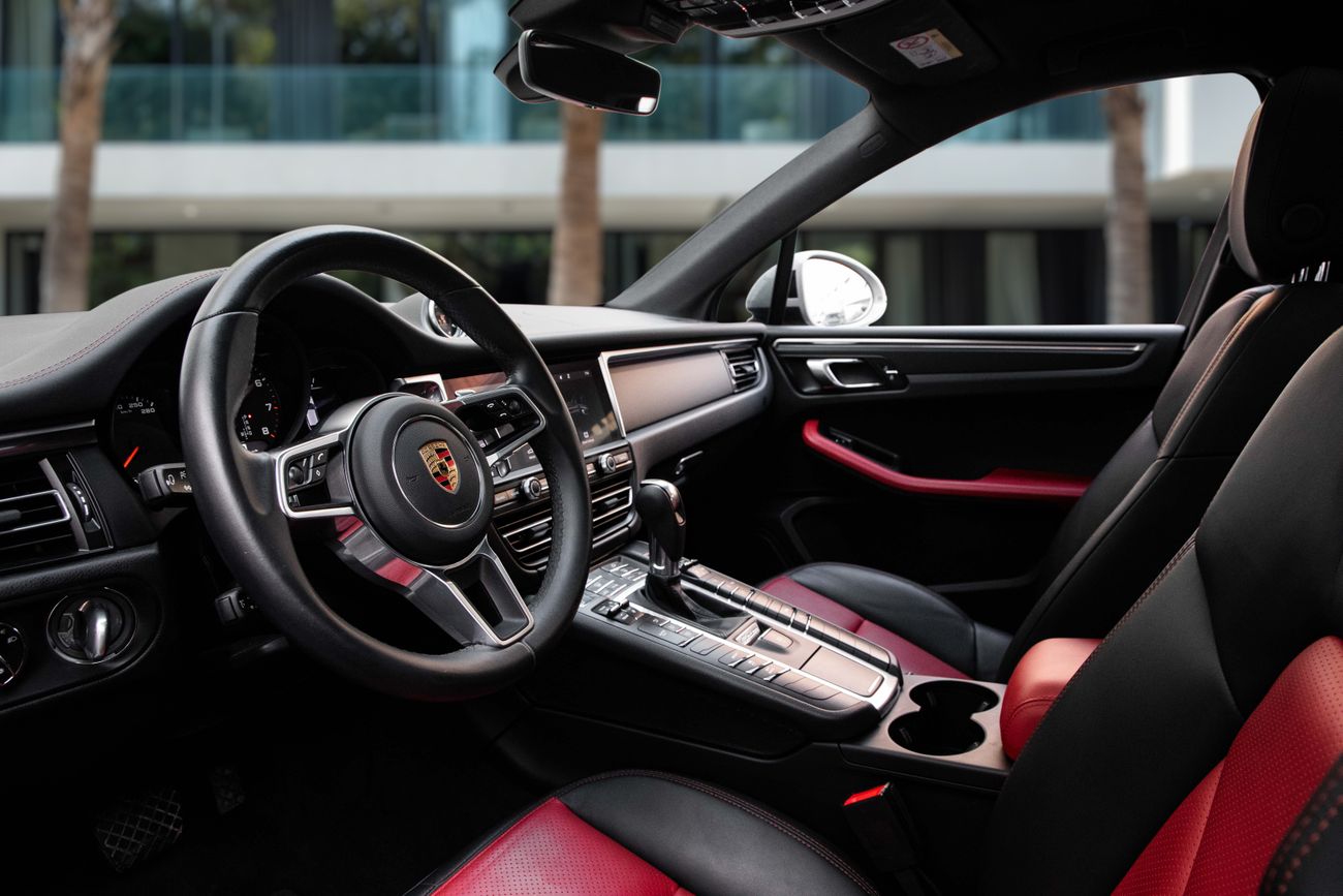 Porsche Macan 4,211 P.M | 0% Downpayment | Porsche Macan | Low Mileage!