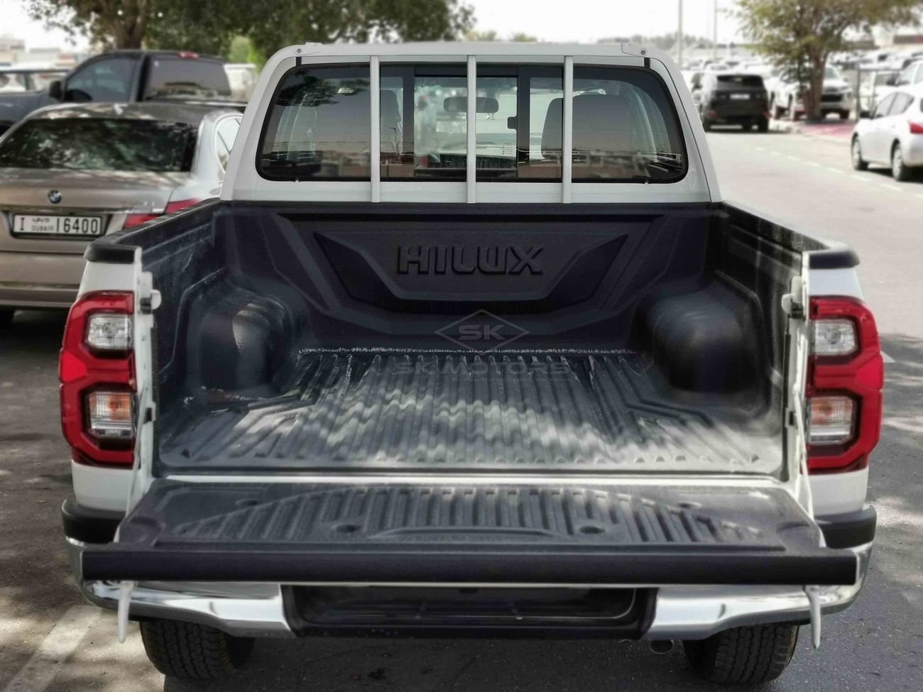 Toyota Hilux 2.7L, Manual, DRL LED Headlights, Rear Bedliner, Bluetooth, DVD, 4WD, Rear Camera (CODE # THFO03)