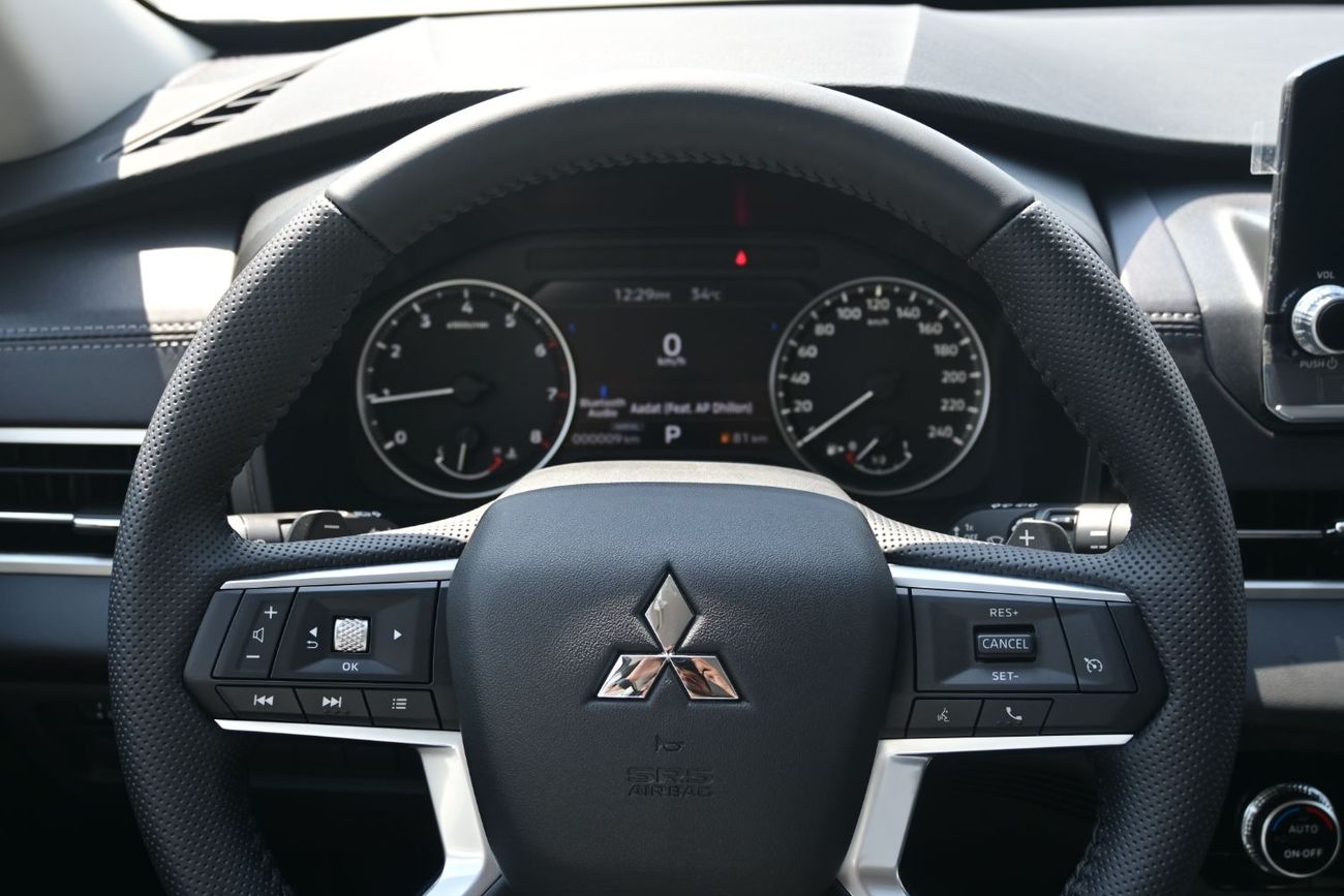 Mitsubishi Outlander Mitsubishi Outlander Hi-Line 2.5L Petrol 4WD, Model 2025, Color Silver