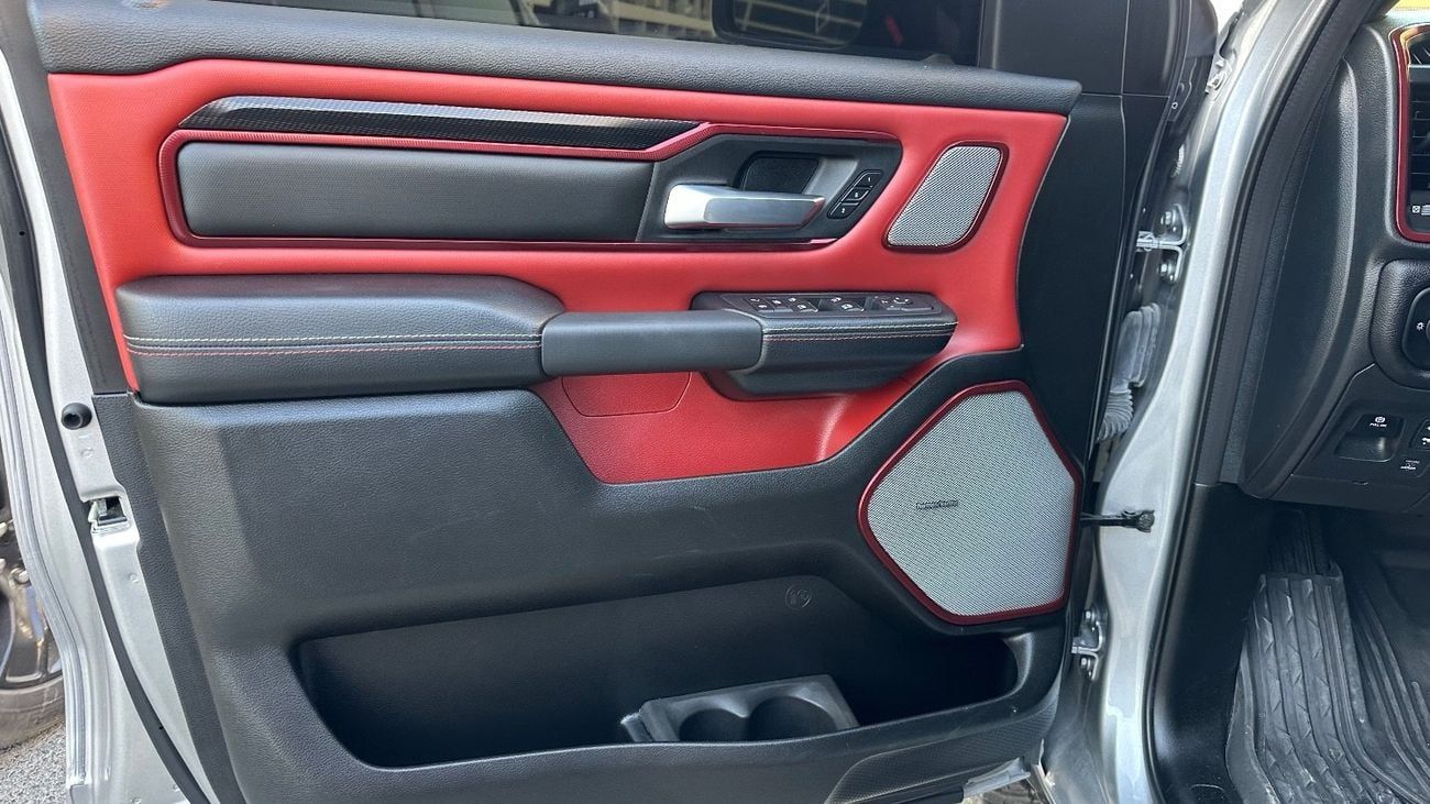 رام 1500 Rebel 5.7L Crew Cab Utility (5 Seater)