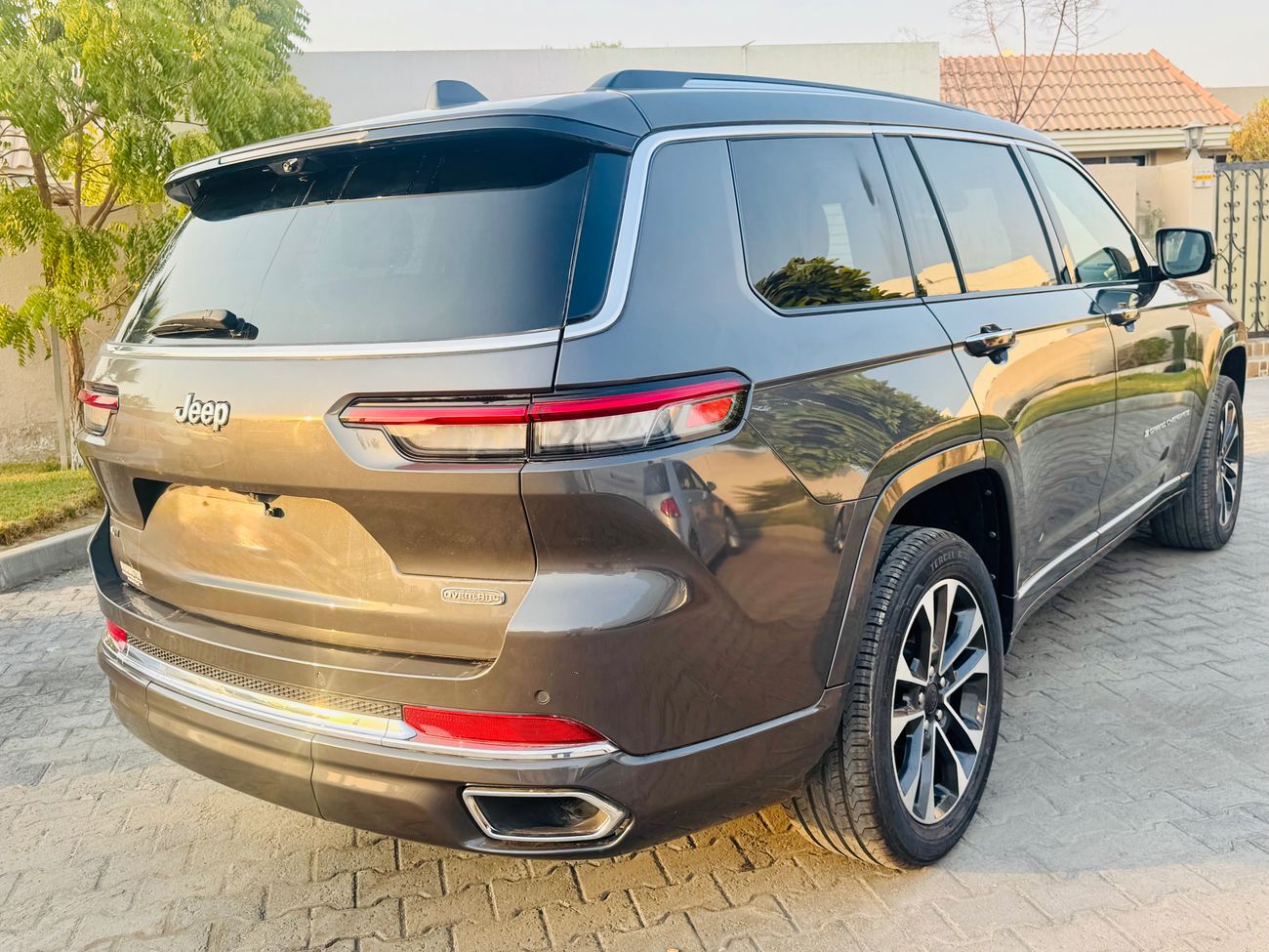 جيب جراند شيروكي Overland 3.6L