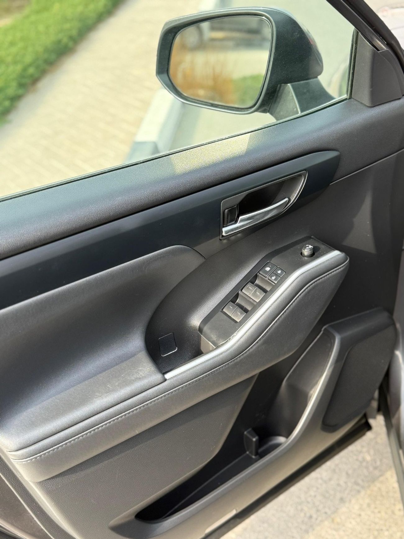 Toyota Highlander Hybrid XLE Full option Sunroof,leather seats