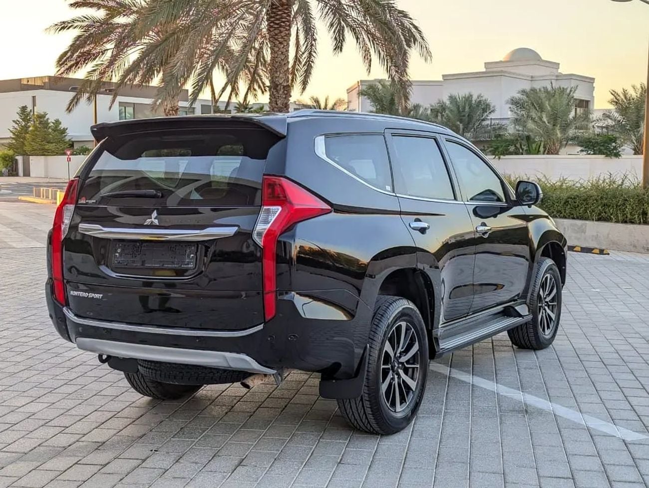 ميتسوبيشي مونتيرو سبورت FULL OPTION GLS TOP GCC IN EXCELLENT CONDITION