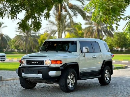 تويوتا إف جي كروزر BASE GCC Specs - Well Maintained
