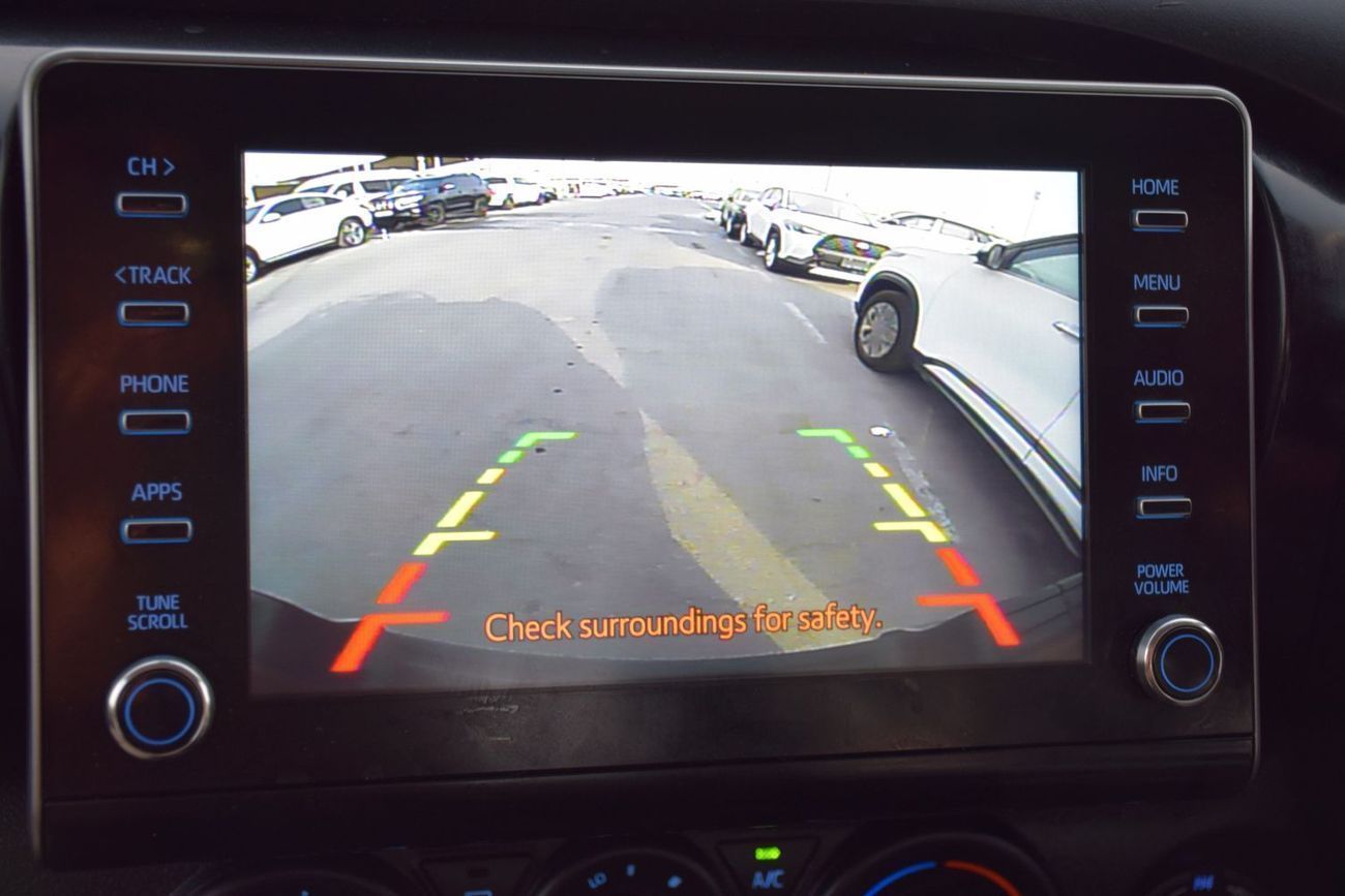 تويوتا هيلوكس AWD A/T Diesel 2.8 (Right Hand Drive)