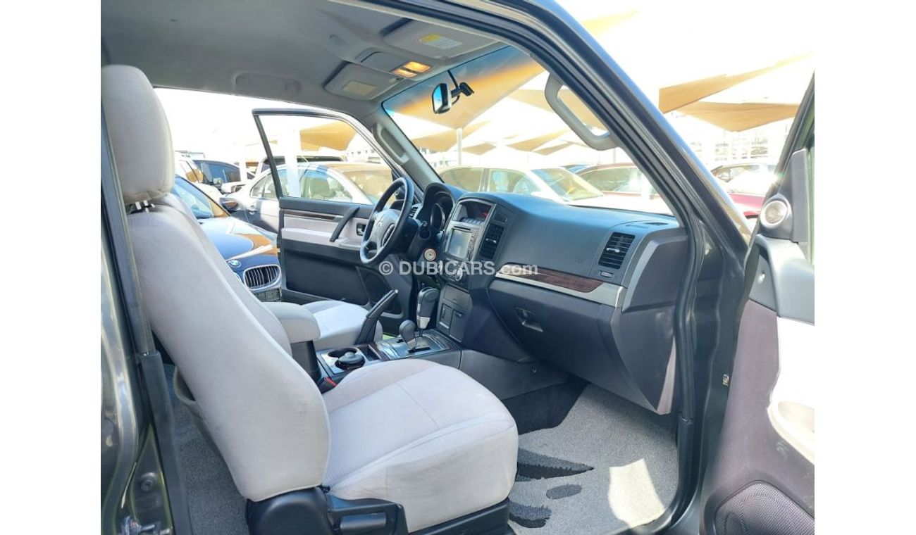 Mitsubishi Pajero Mitsubishi Bajero Model 2011 GCC COUPE coulour GREY  very good condition1