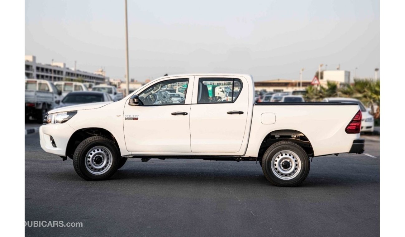 تويوتا هيلوكس Get 2022 Toyota Hilux 4x4 DC 2.8 D MT - White inside Black