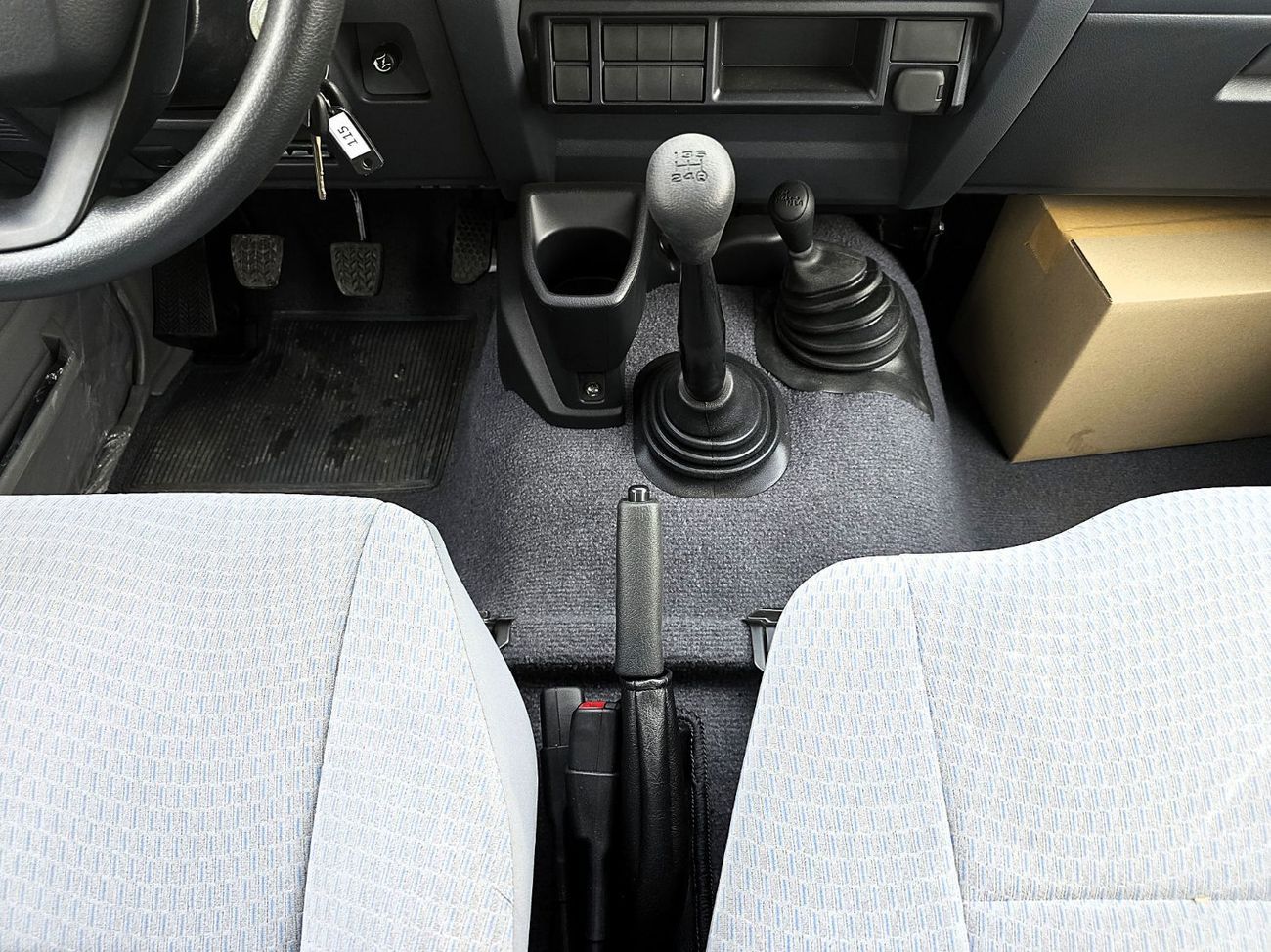 تويوتا لاند كروزر Toyota Land Cruiser 76 4.2l M/T Diesel 4WD Whit Def Lock , Fog light White Color 2025 Model