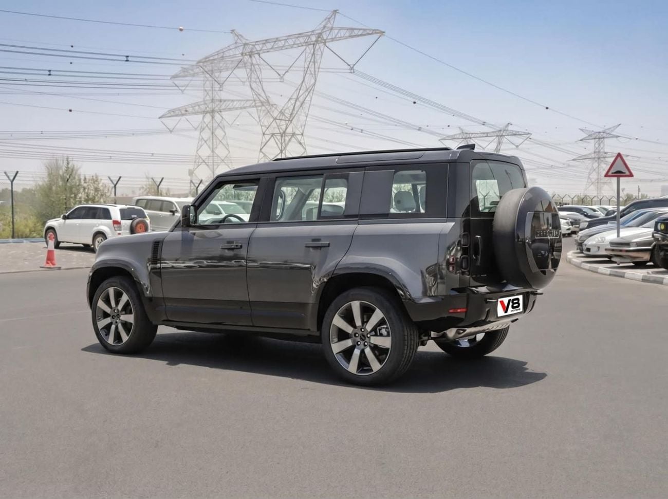 Land Rover Defender 110 3.0L 6Cyl . Automatic . Patrol . SUV/Crossover . All Wheel Drive . 5 Seats . 5 Door Land Rover Defender 110 2026 Automatic 0 Km 6 Cylinder Four Wheel Drive (4WD) SUV Carpathi