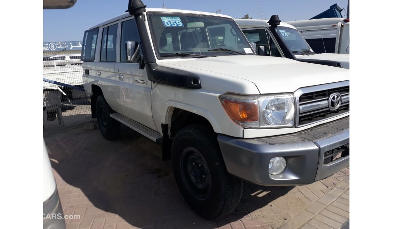 Toyota Land Cruiser 2012