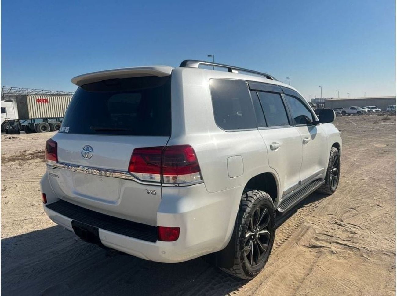 تويوتا لاند كروزر Diesel 4.5 Liter Right Hand Drive SAHARA Sunroof Cool Box Leather Power Seats