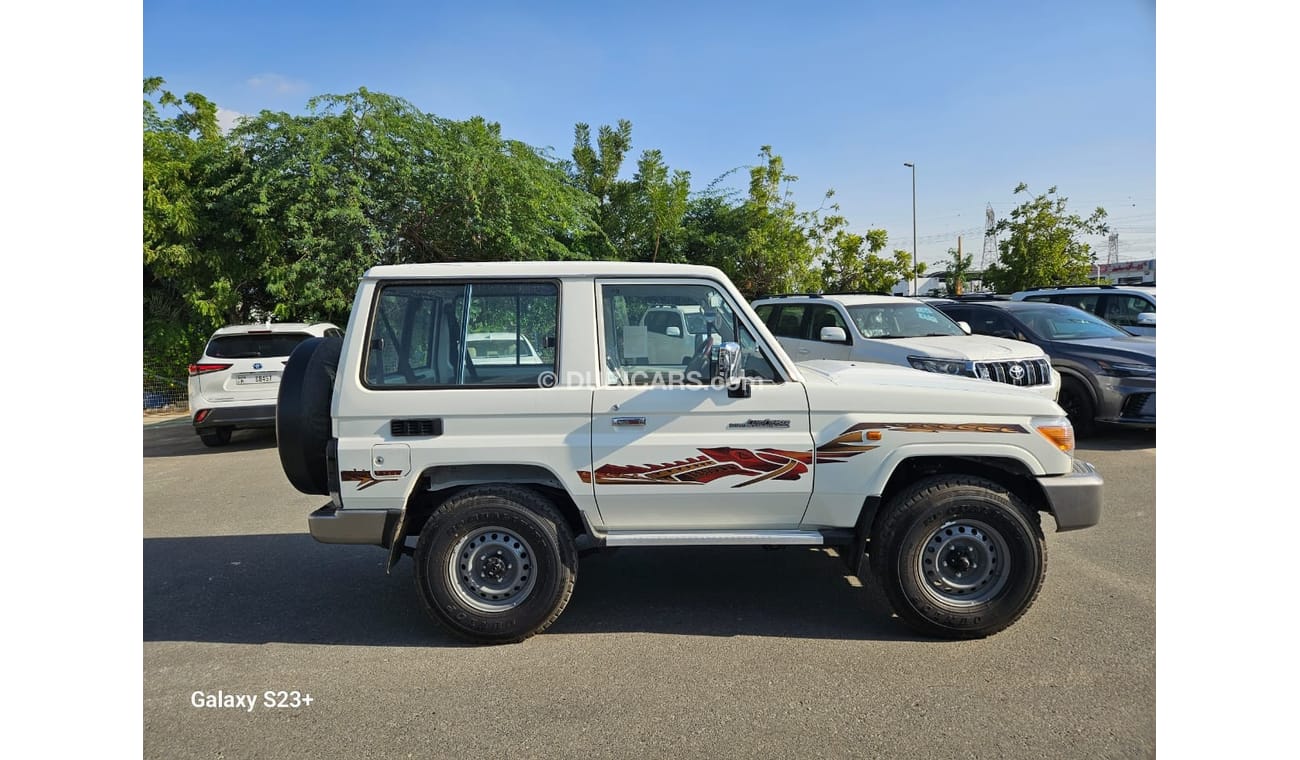 Toyota Land Cruiser 2023 Toyota Land Cruiser 71 4.0L V6 with Difflock