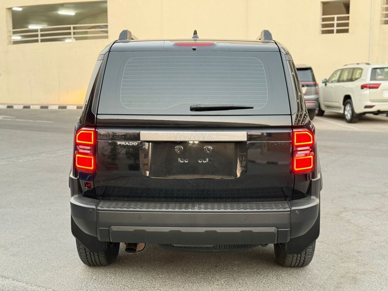 تويوتا برادو Adventure Dual Tone 2.4T