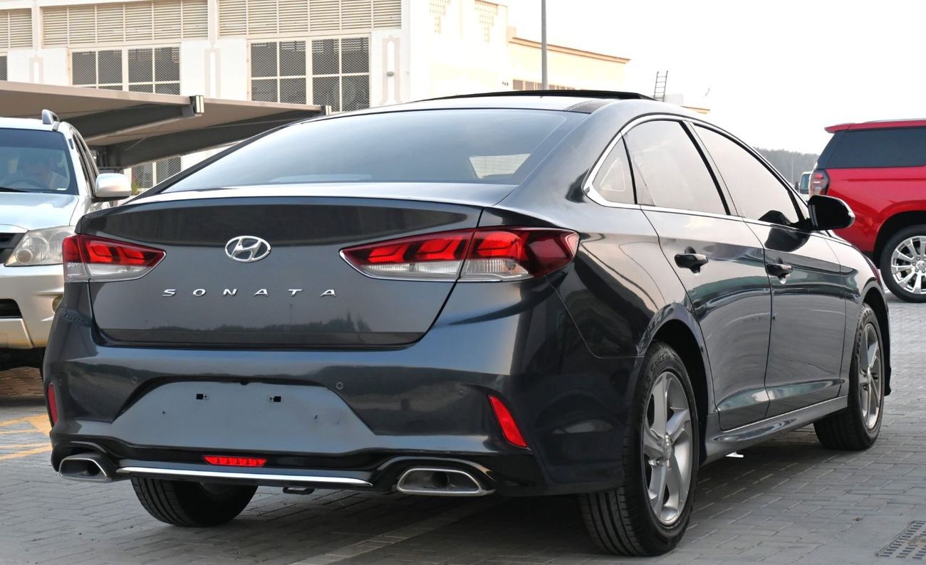 Hyundai Sonata Limited Hyundai Sonata 2019 GCC mid-range in excellent condition, inside and out