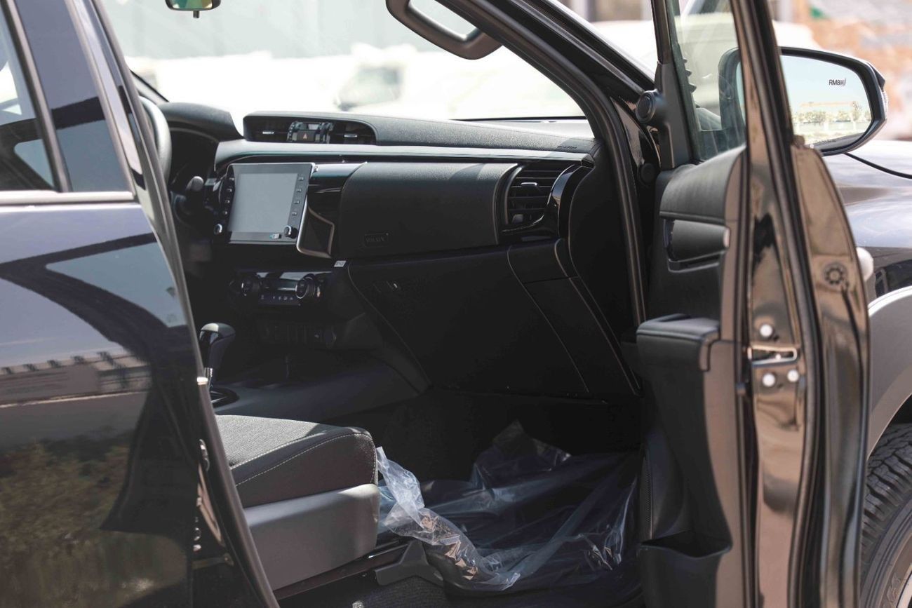 Toyota Hilux 2025 TOYOTA HILUX ADVENTURE 4.0 - ATTITUDE BLACK inside BLACK | Export Only