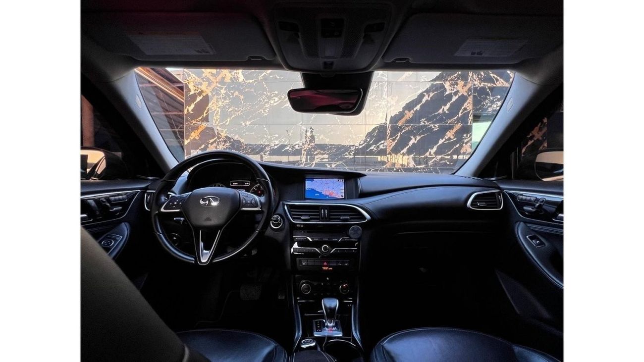 Infiniti Q30 Premium