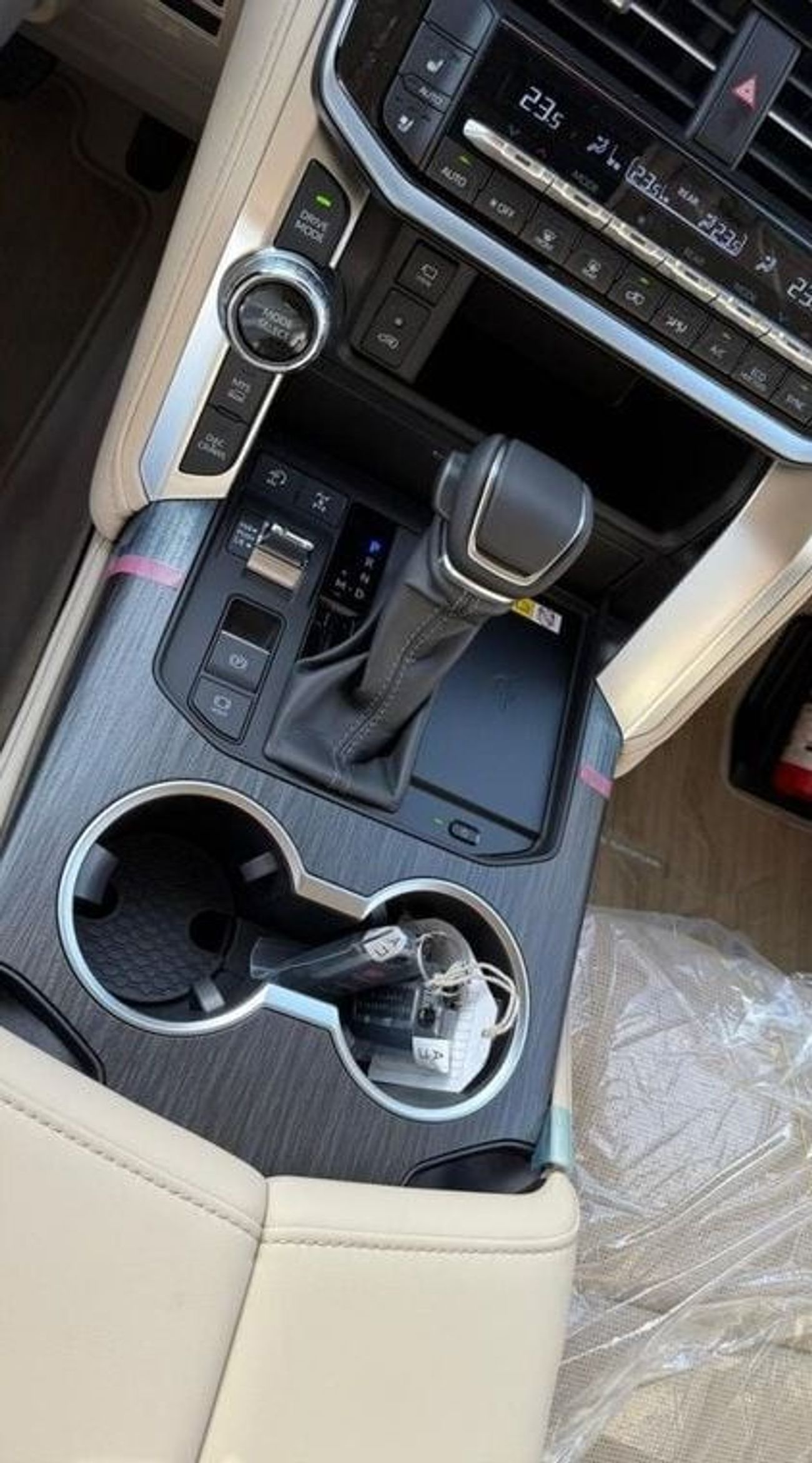 Toyota Land Cruiser VXR 3.5L Toyota Land Cruiser 3.5L VXR Twin Turbo V6 | 2025 | 0KM | GCC