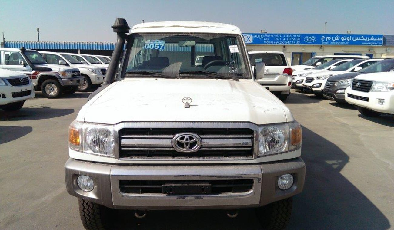 Toyota Land Cruiser 4.2L DSL, Hard Top 78 LX 13, Diesel, 13 Seats