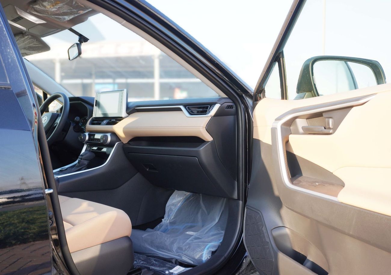 تويوتا راف ٤ 2.5L HEV (REAR CAMERA AND PARKING SENSORS)