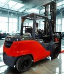 Toyota Fork lift TOYOTA 5 TON 2 STAGE DIESEL FORKLIFT TRUCK MODEL 8FD50N. (Export Only)
