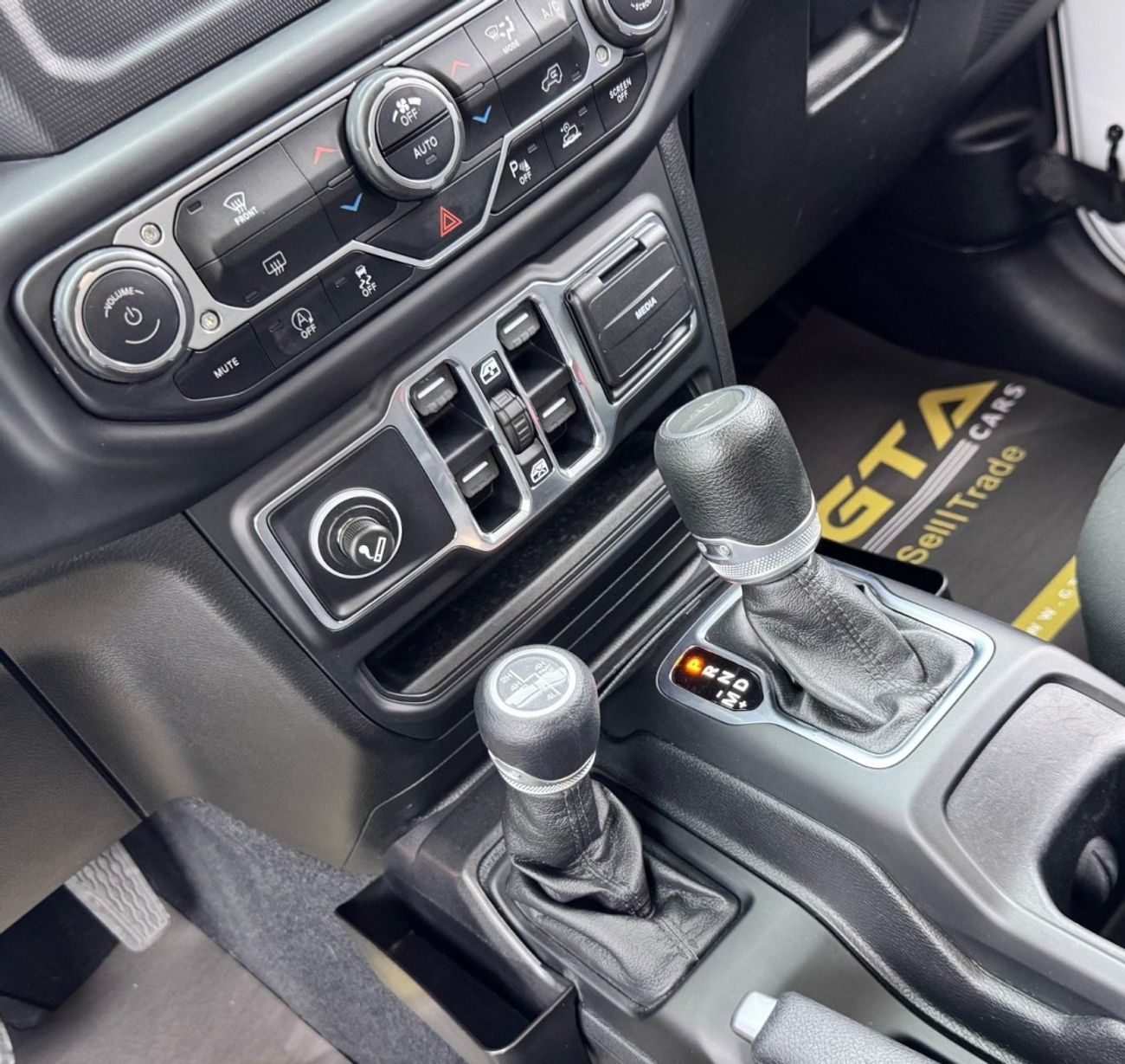 جيب جلادياتور Sport 3.6L 2020 Jeep Gladiator Sport, June 2026 Jeep Warranty, Full Jeep Service History, GCC