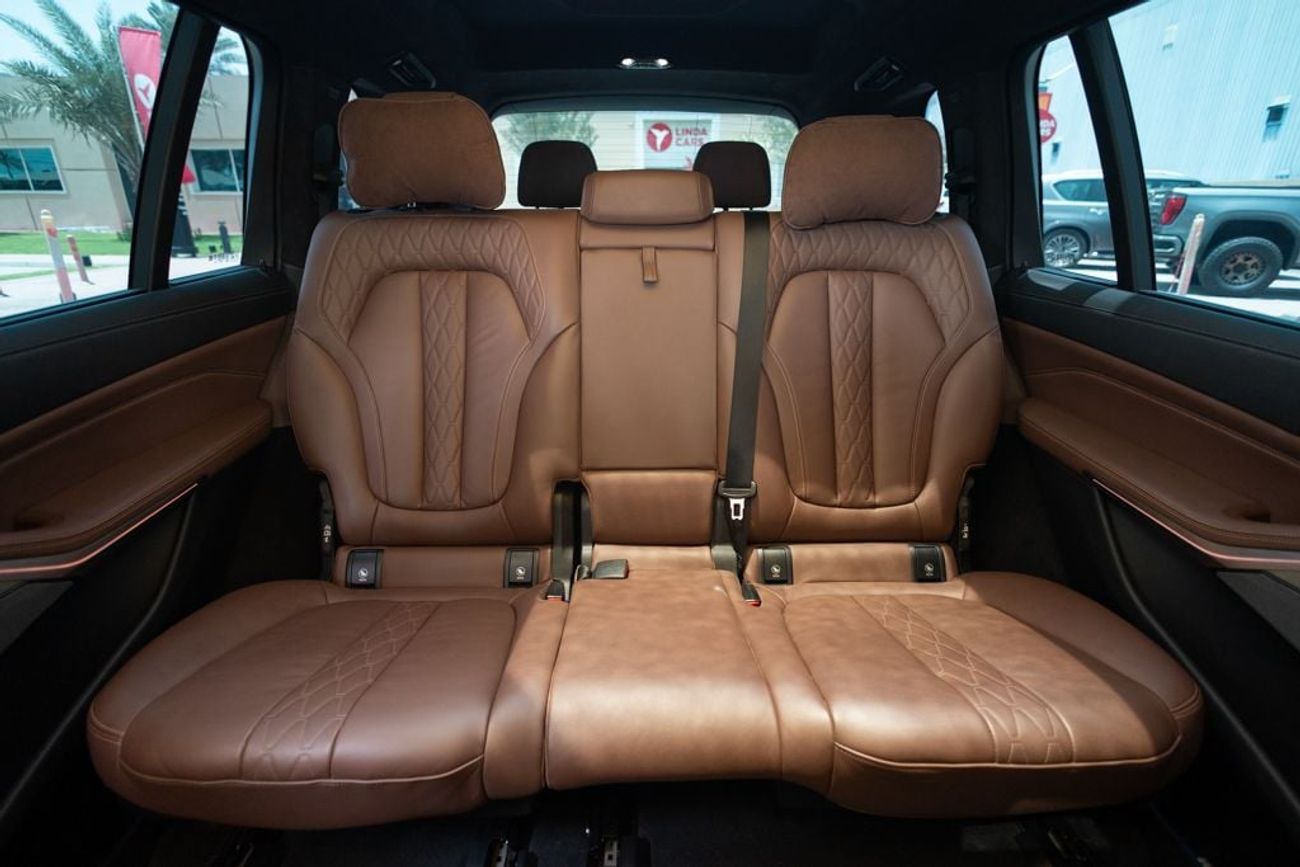 BMW X7 40i M Sport Pure 3.0L (340 HP)