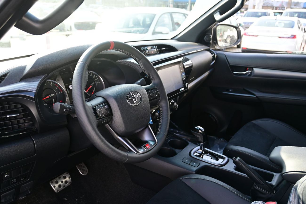 تويوتا هيلوكس Toyota Hilux GR Sport 4.0L V6, Petrol, 4WD, Pickup Color White Model 2025