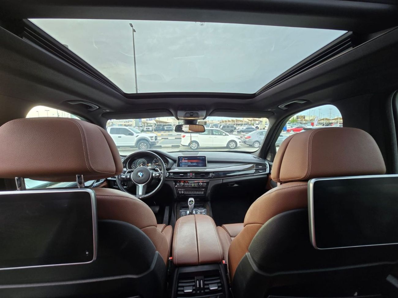 BMW X5 50i Luxury 4.4L (7 Seater) BMW X5 50i 2017 GCC V8 engine 4.4L clean car no any work required availab