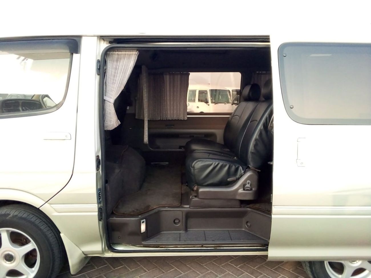 Toyota Hiace TOYOTA HIACE VAN RIGHT HAND DRIVE(PM31184)