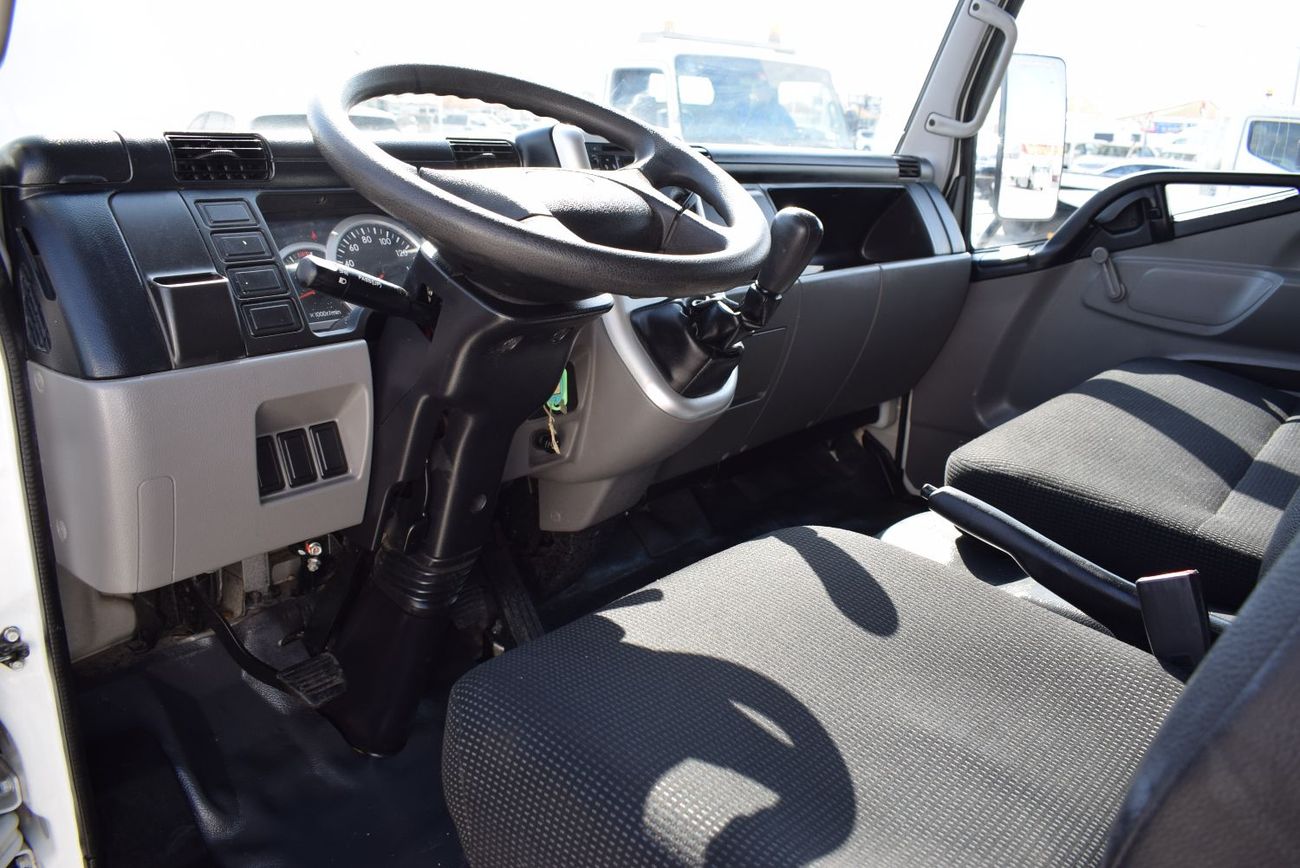 ميتسوبيشي فوسو كانتير Mitsubishi Canter D/C Pick Up, model:2017. Only Done 38000 km