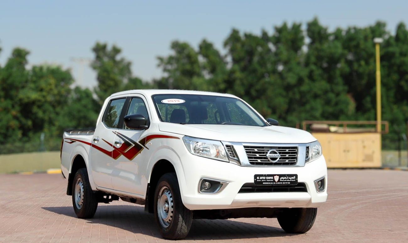 Nissan Navara Std 2.5L 4WD M/T Nissan Navara 4WD 2019 GCC Original Paint accident-free in excellent condition 1046