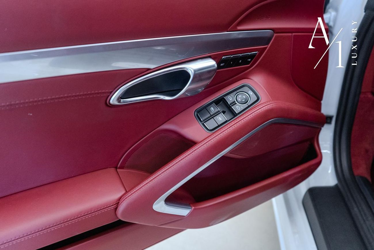 Porsche 718 Boxster Std 2.0L A/T 2022 Porsche 718 Boxster, Warranty, Sport Chrono Package, Very Low Kms, Excellent Condi