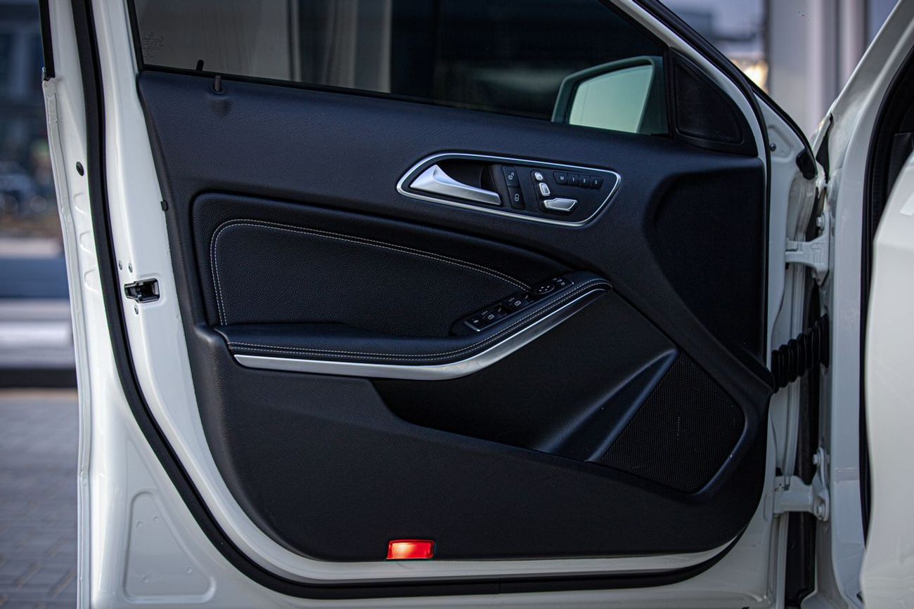 Mercedes-Benz A 220 AMG PACKAGE