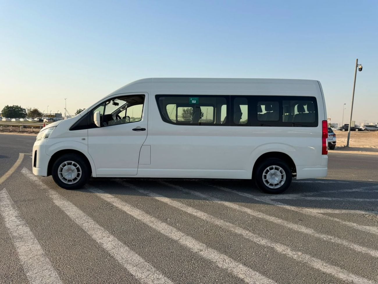 تويوتا هاياس 2020 Toyota Hiace 3.5L V6 GCC- Passenger - Patrol - Manual - 13 Seater - No Accident