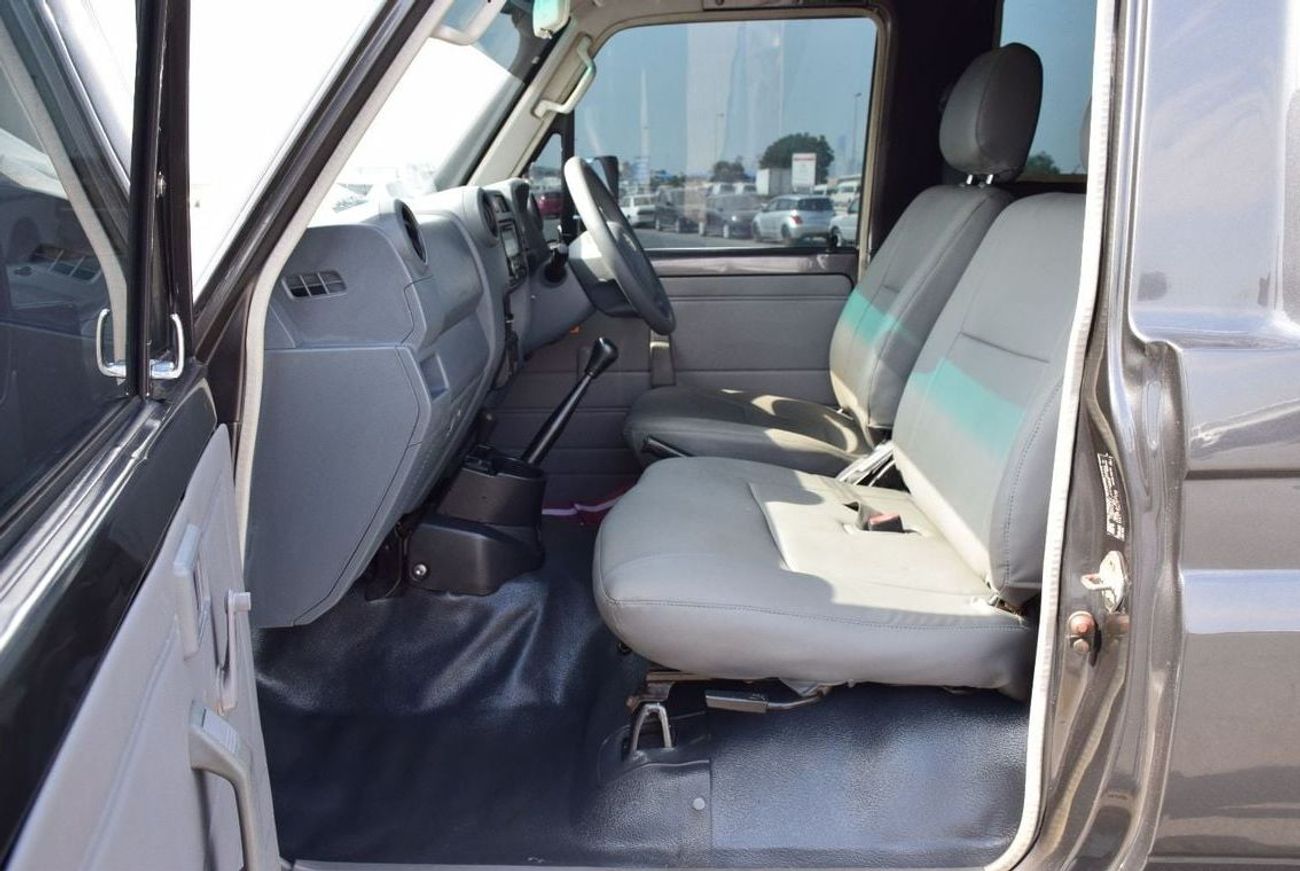 تويوتا لاند كروزر 70 Std 4.5L 4WD