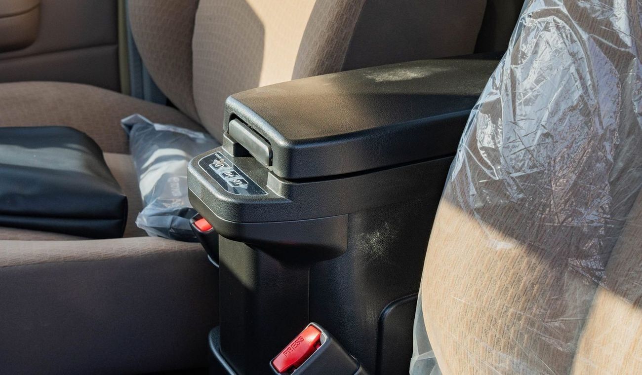 تويوتا لاند كروزر بيك آب 2025 Toyota Land Cruiser LC 79 SC 4.0L AT Petrol Basic with Fridge (Beige)